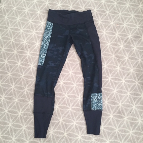 lululemon athletica Pants - Lululemon WunderUnder SashikoInkwell Camo Leggings